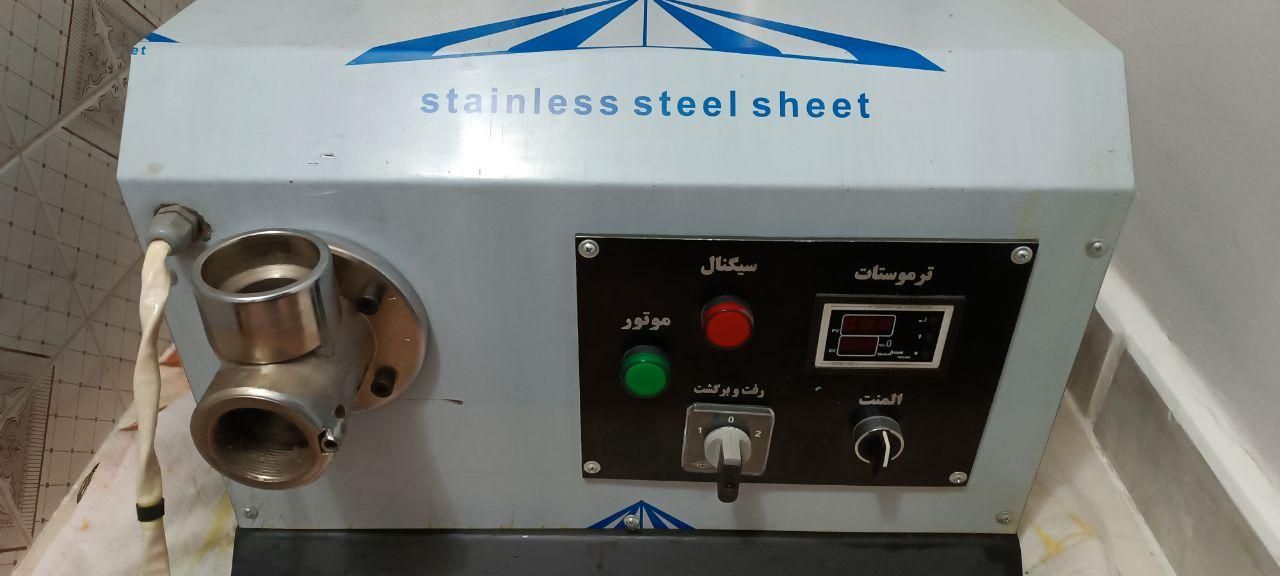 دستگاه روغن‌گیری ۷کیلویی کاملاً سالم و آب‌بندی شده|ماشین‌آلات صنعتی|قم, زنبیل آباد|دیوار