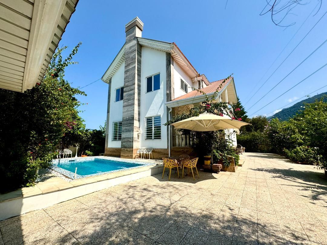 ویلای ۴۰۰ متری با استخر خیلی گرم|اجارهٔ کوتاهمدت ویلا و باغ|نوشهر, |دیوار