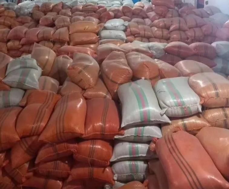 انبار اصلی (تاناکورا) عمده|لباس|قدس, |دیوار