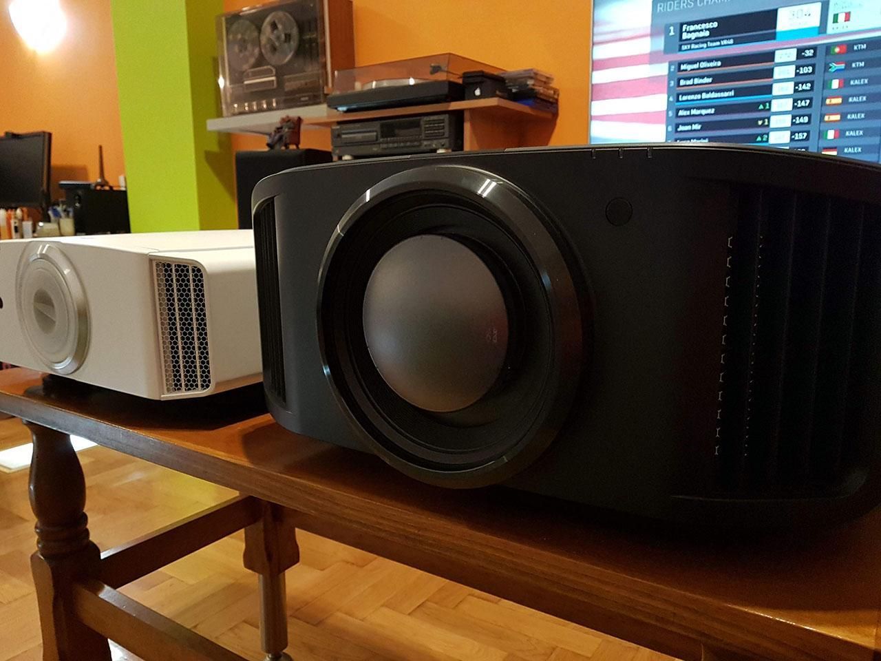 ویدئو پروژکتور jvc سری8k ده هزار لومن|تلویزیون و پروژکتور|تهران, ونک|دیوار