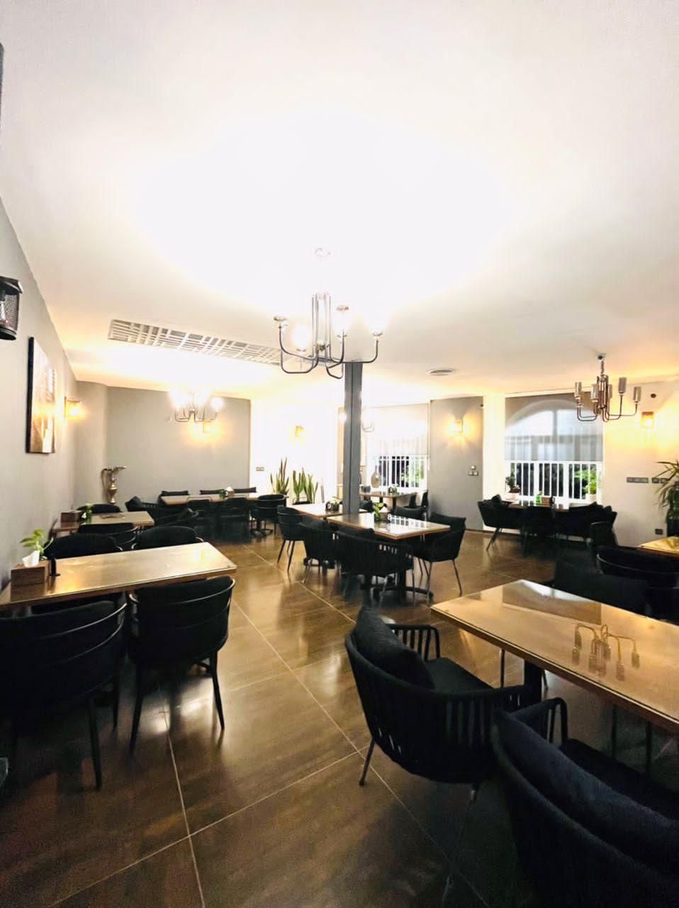 صندلی مبل رستوران میز چهار وشش نفره رستورانی|کافیشاپ و رستوران|تهران, طرشت|دیوار