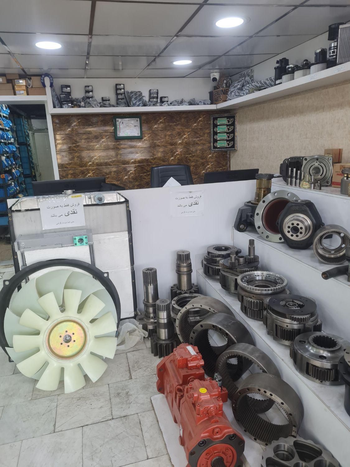 کارگر ساده انبار در فروشگاه لوازم یدکی|استخدام خدمات فروشگاه و رستوران|تهران, آذری|دیوار