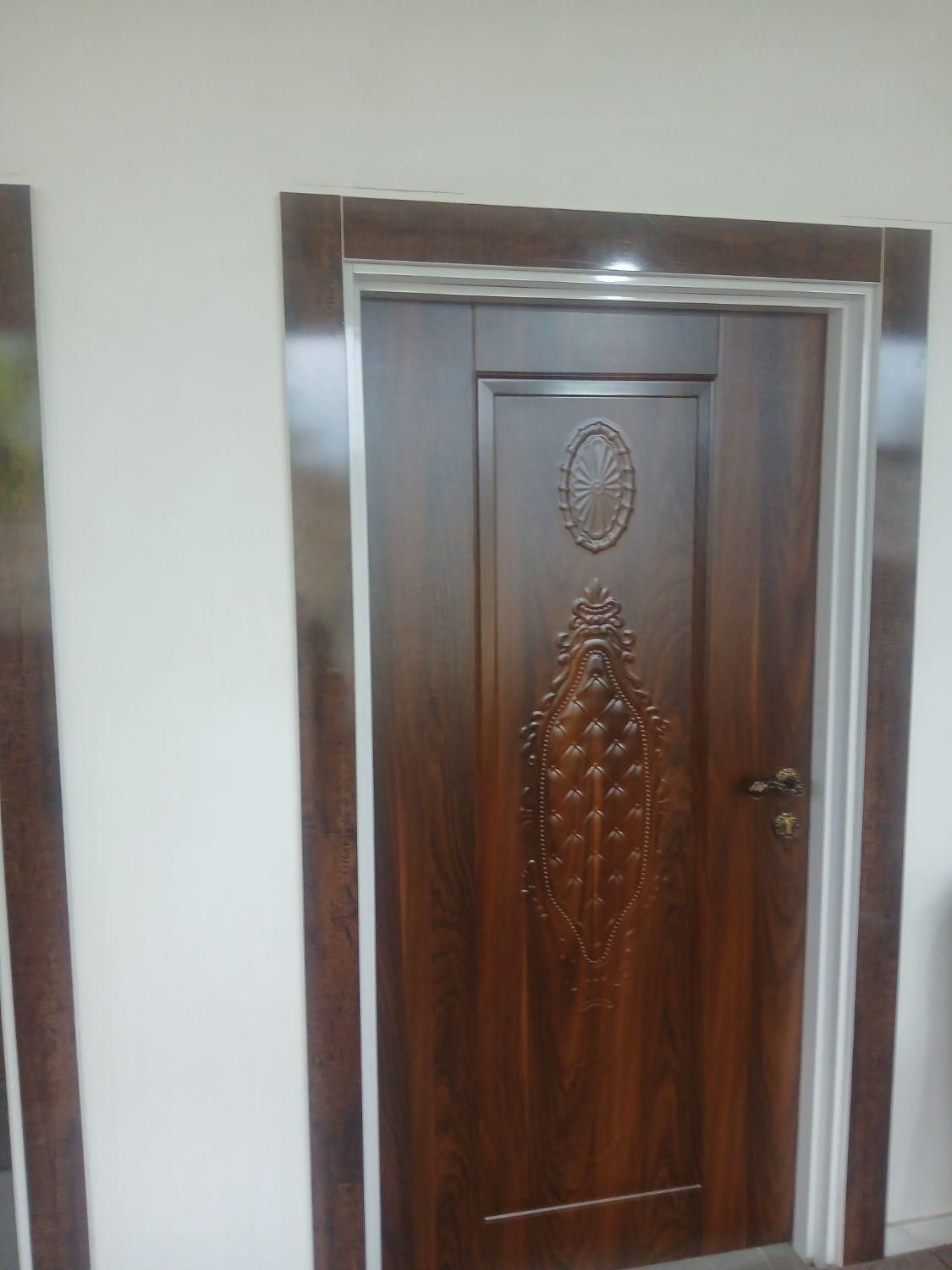 نصاب تخصصی درب چوبی با بیش از سی سال تجربه|خدمات پیشه و مهارت|رشت, دباغیان|دیوار