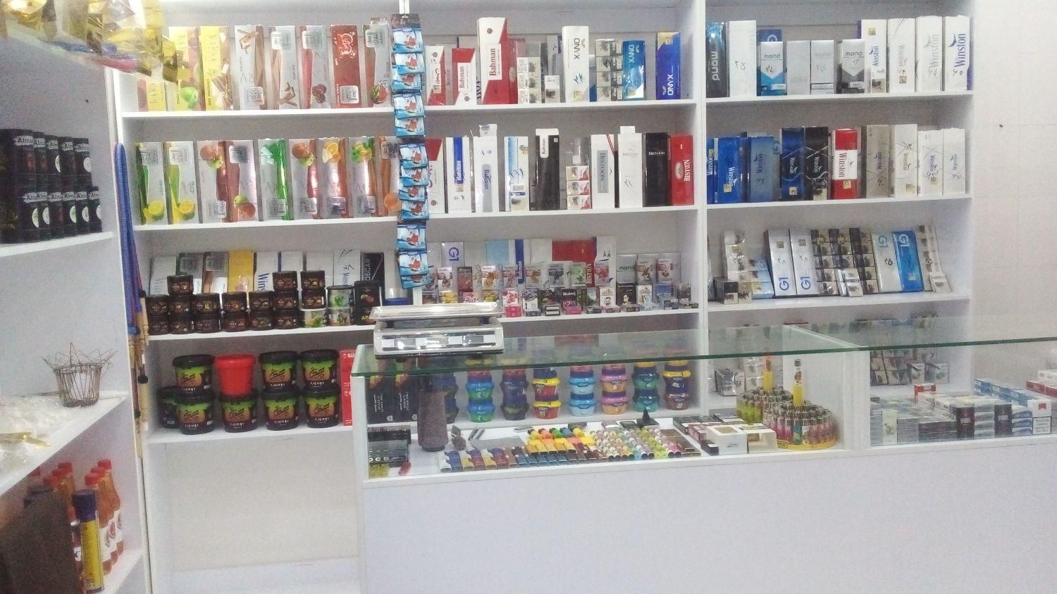 یک مغازه  با اجناس و دکور زیر قیمت به فروش میرسد|عمده‌فروشی|کرج, حصارک بالا|دیوار