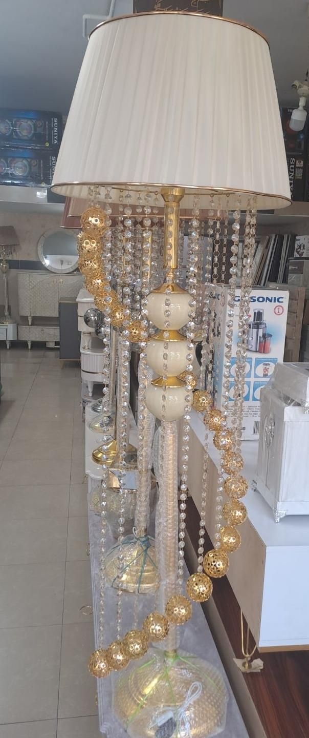 آباژور سالنی ایستاده|چراغ خواب و آباژور|ارومیه, |دیوار