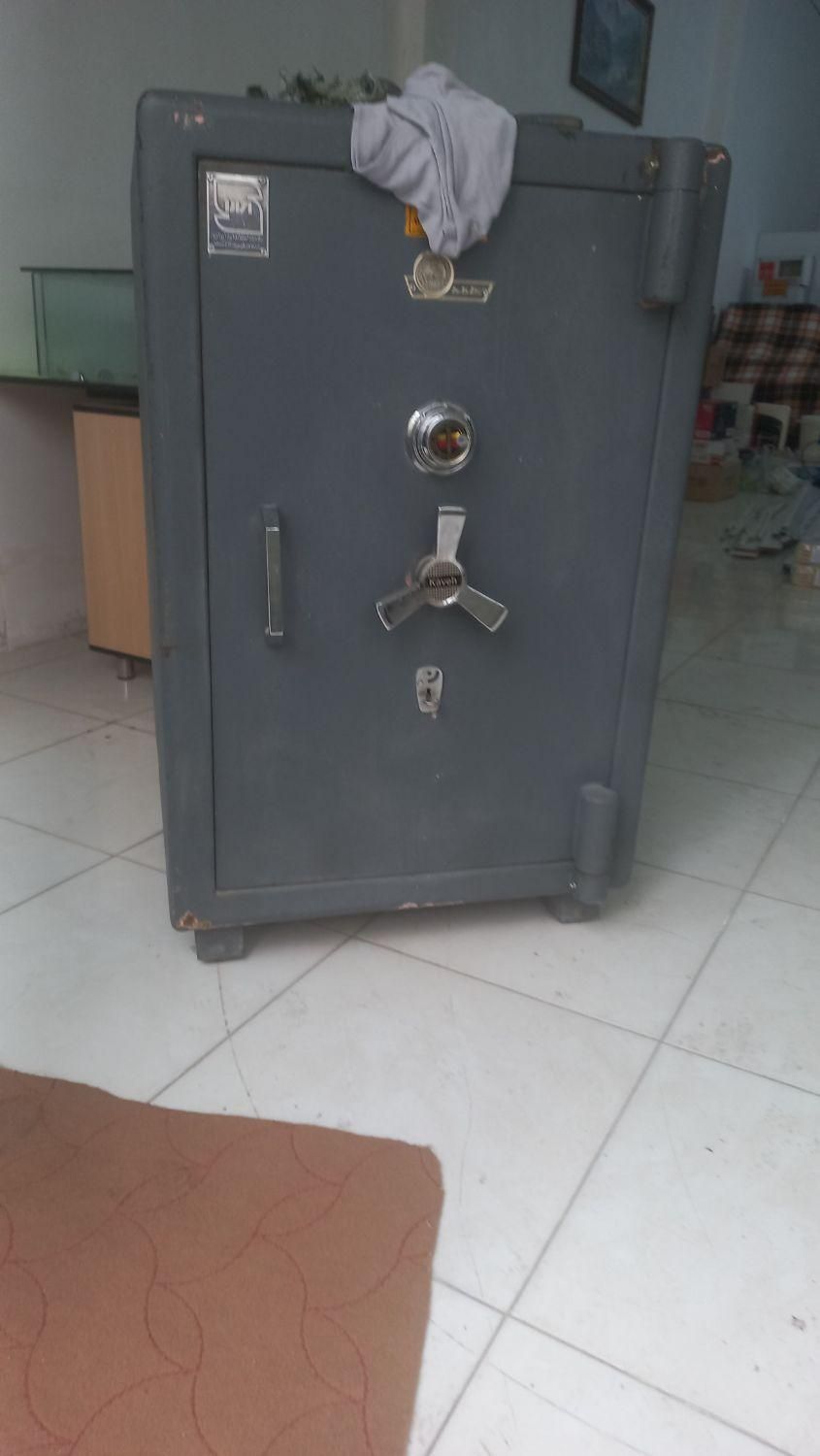 بازگشایی بازکردن تعمیرات رمزقفل گاوصندوق گاو صندوق|خدمات پیشه و مهارت|تهران, بازار|دیوار