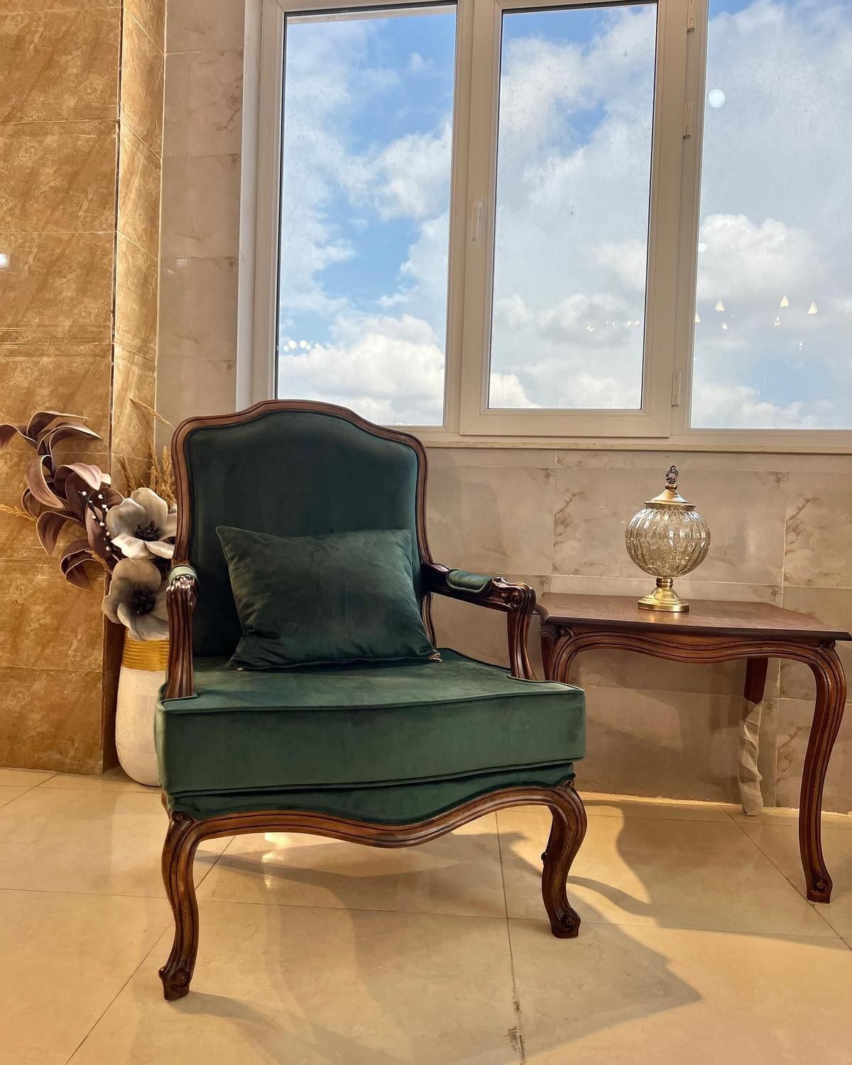 مبل کلاسیک آرگا|مبلمان خانگی و میز عسلی|قم, زاویه|دیوار