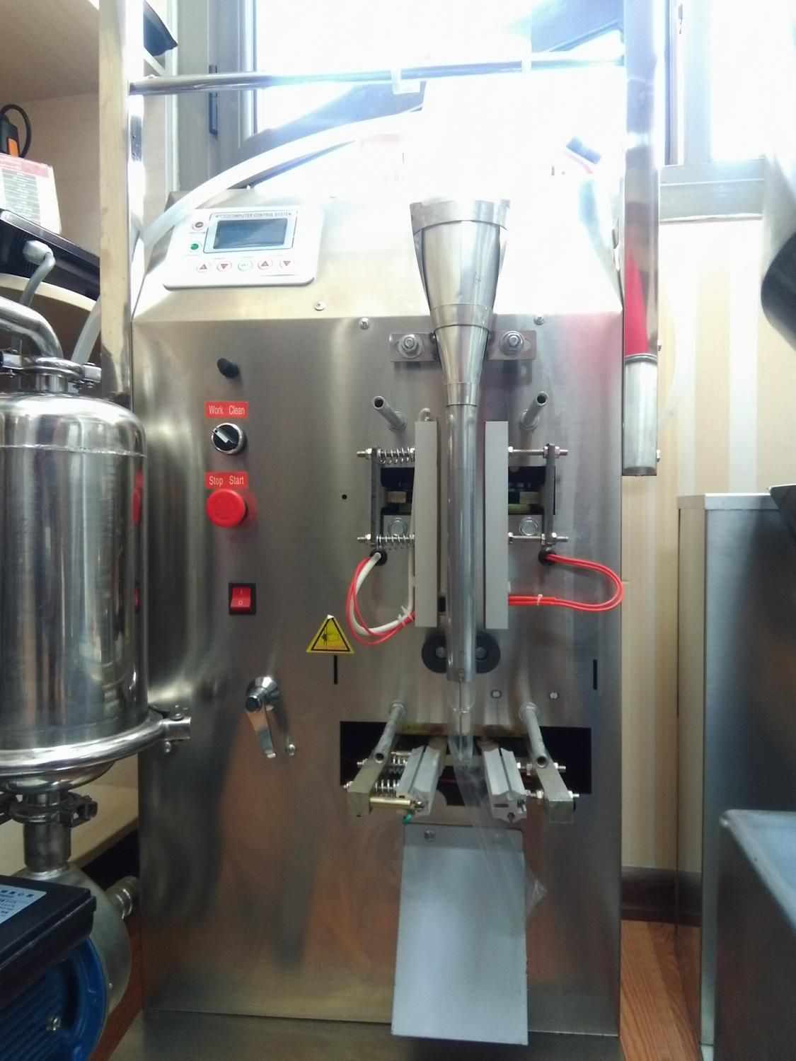 دستگاه ساشه زن مایعات رقیق و غلیظ|ماشین‌آلات صنعتی|تهران, امین حضور|دیوار