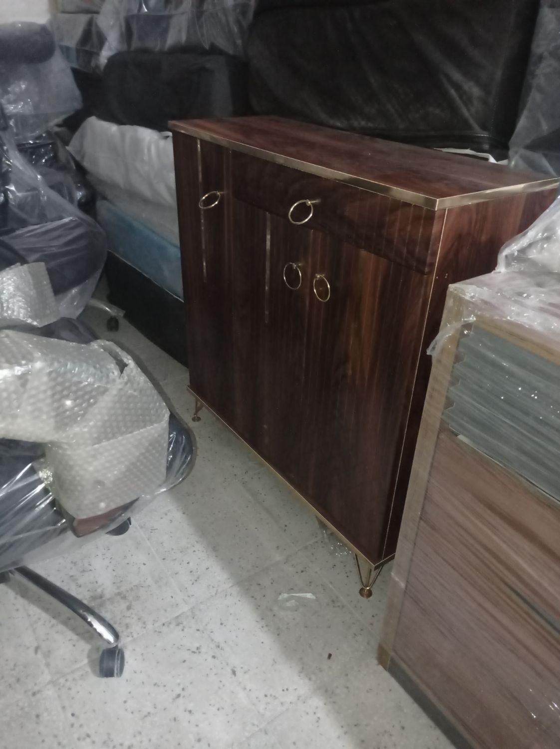 جاکفشی سه درب پایه فلز|جاکفشی، کمد، دراور|بندر گناوه, |دیوار