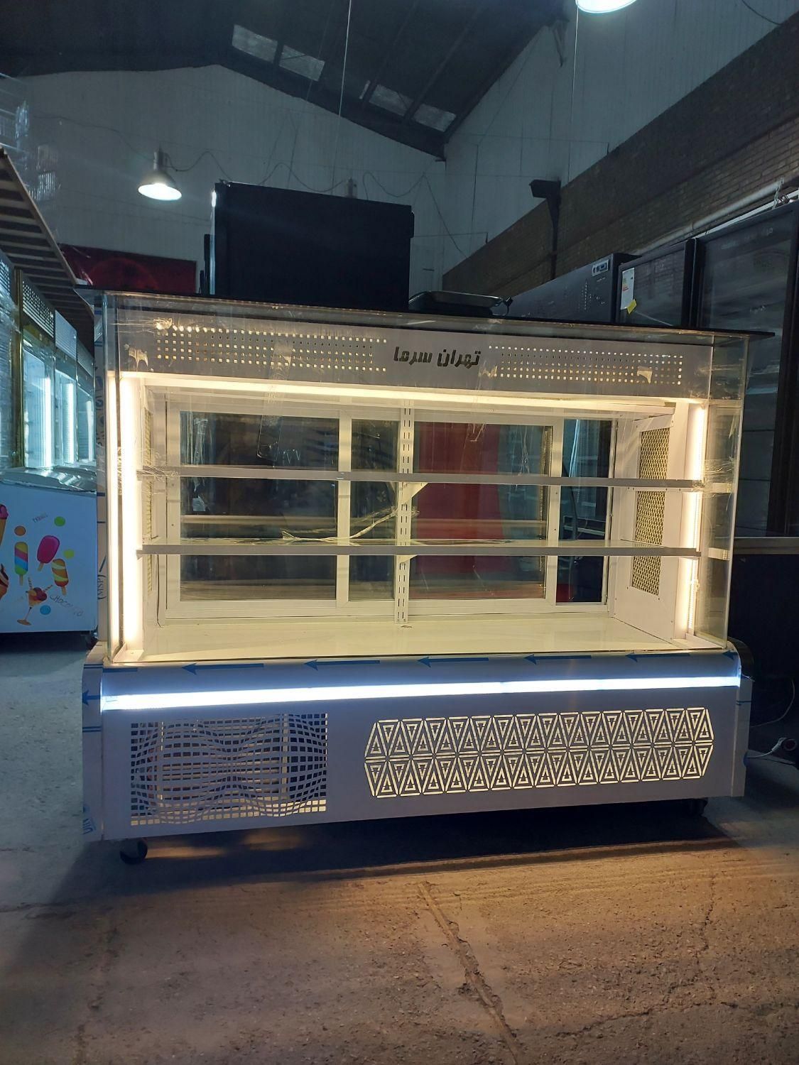 یخچال ویترینی sweets مکعبی خوابیده تر خشک|فروشگاه و مغازه|مشهد, فدک|دیوار