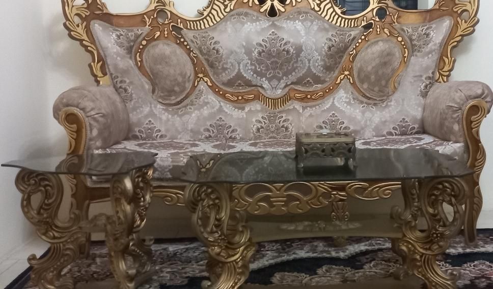 مبل نیمه سلطنتی تاج دار|مبلمان خانگی و میز عسلی|پرند, |دیوار