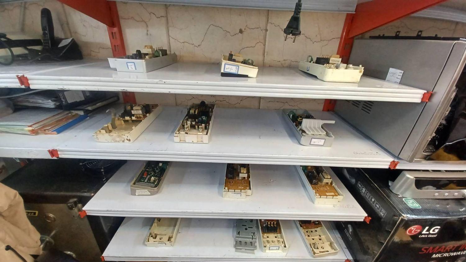 تعمیر برد ماکروفر و سولاردام ماکرویو با قیمت مناسب|خدمات پیشه و مهارت|تهران, جمهوری|دیوار