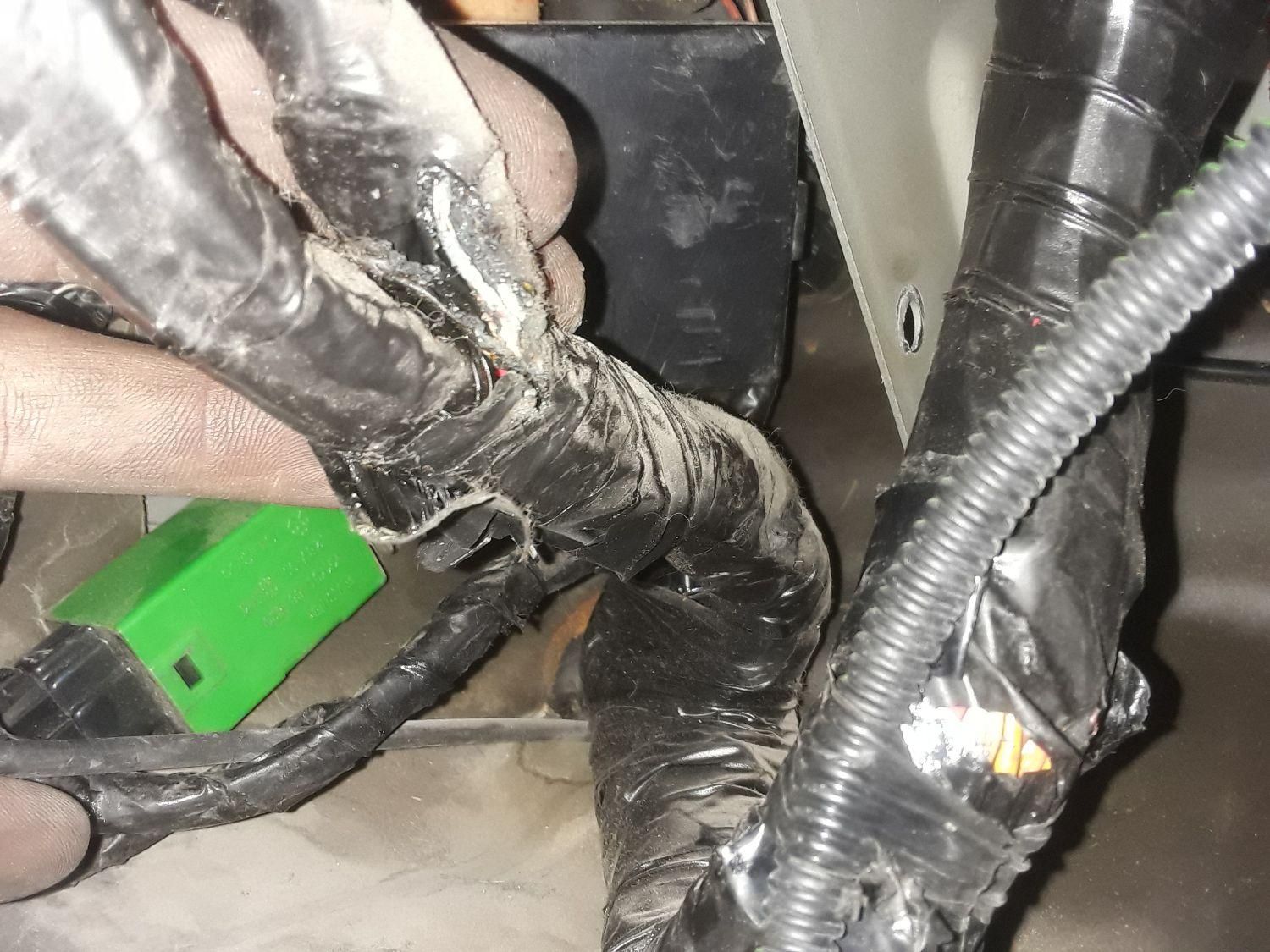 باطری باتری ساز سازی سیاربرق خودرو|خدمات موتور و ماشین|کرمانشاه, |دیوار