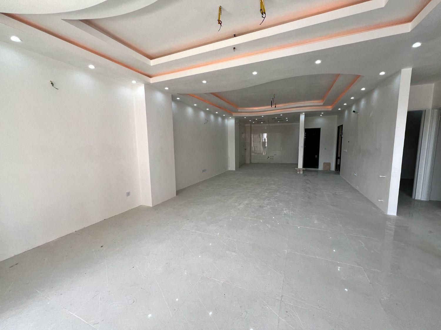 آپارتمان ۱۴۰متر/سه خواب /کلید نخورده/خیابان رسالت|فروش آپارتمان|ورامین, |دیوار