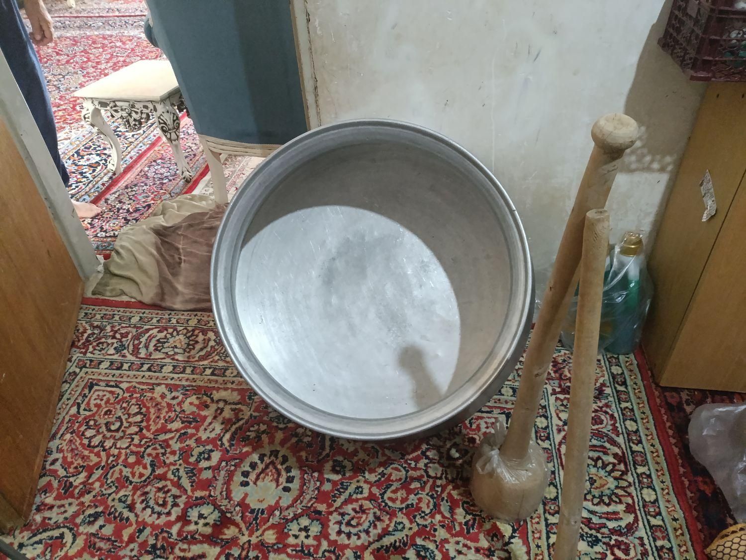 قزان بزرگ سالم|ظروف پخت‌وپز|کرمانشاه, |دیوار