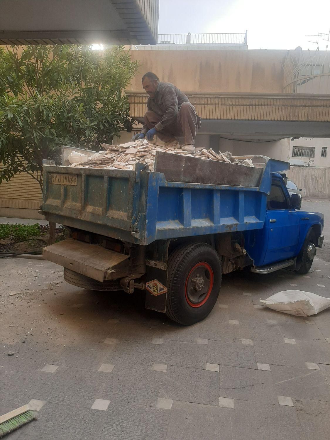 حمل نخاله باکارگر بدون کارگر ( کل اصفهان)|خدمات حمل و نقل|اصفهان, رزمندگان|دیوار