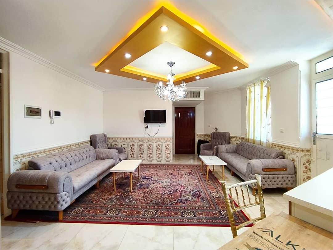 تمیز، زیبا، امن، طبقه دوم در باغ ویلا|اجارهٔ کوتاه‌مدت آپارتمان و سوئیت|صدرا-فارس, |دیوار