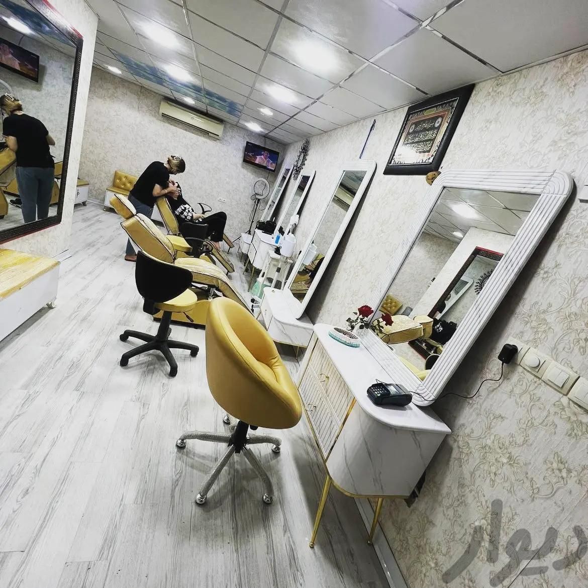 دکور آرایشگاه دکور سالن آیینه کنسول|آرایشگاه و سالن‌های زیبایی|اهواز, کمپلو جنوبی (کوی انقلاب)|دیوار