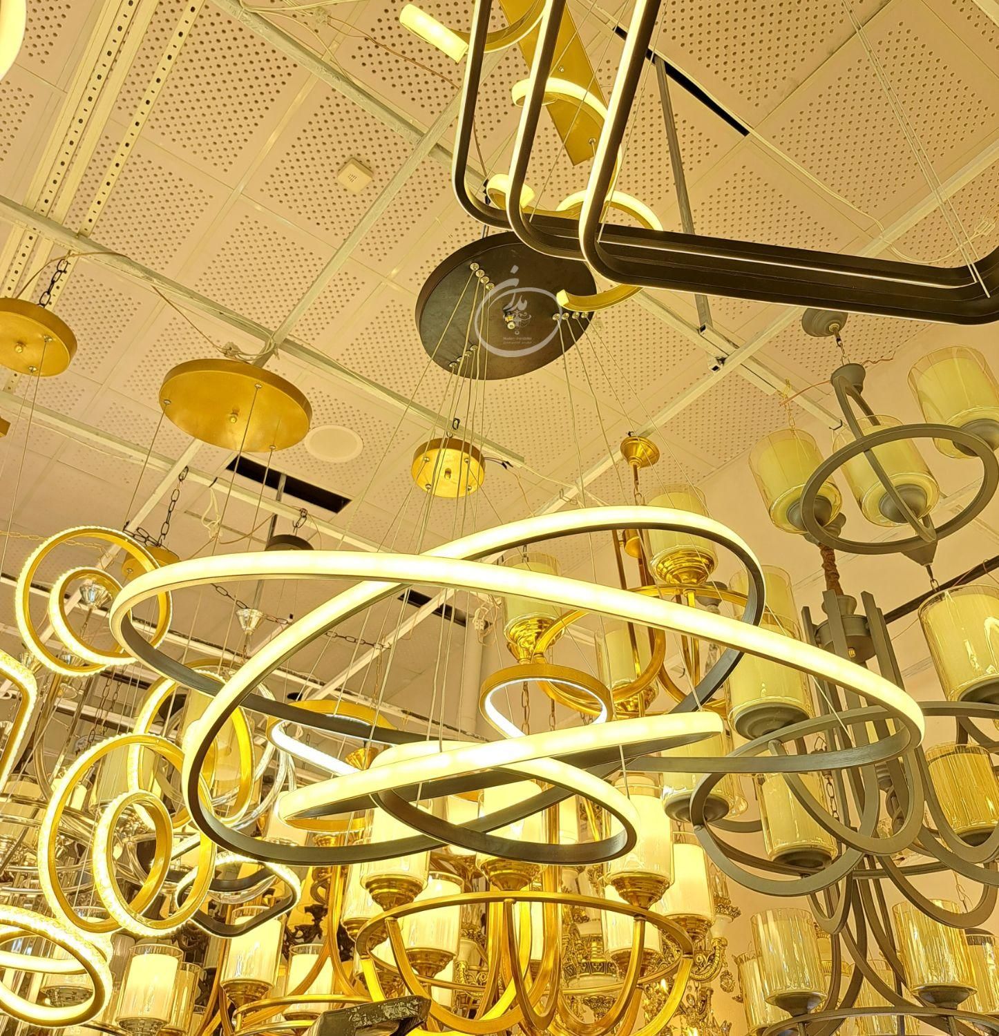 لوستر ۴ حلقه مدرن|لوستر و چراغ آویز|مشهد, شهرک رازی (شهرک غرب)|دیوار