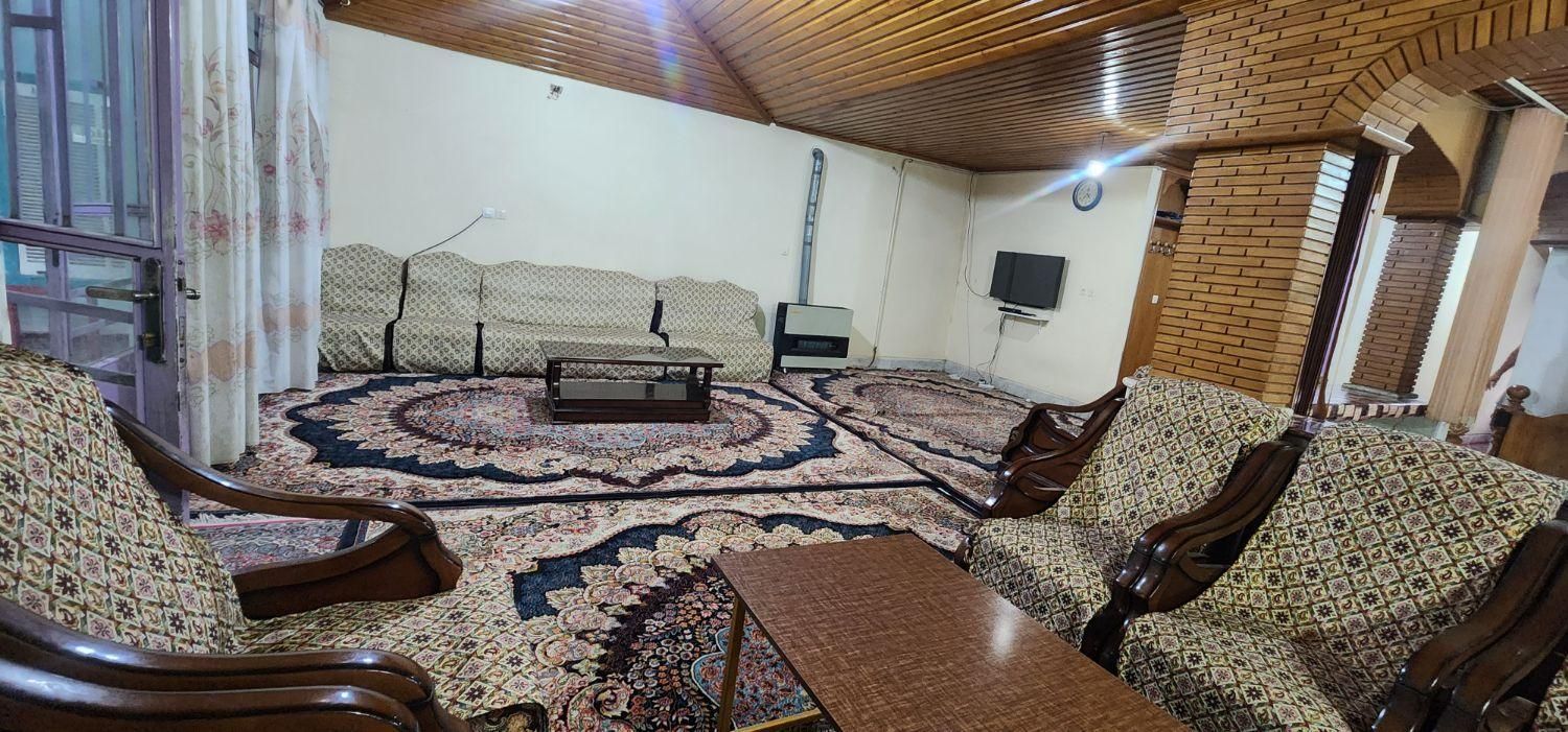 اجاره ویلا باغبهادران ۷۰۰متری|اجارهٔ کوتاه‌مدت ویلا و باغ|لنجان, |دیوار