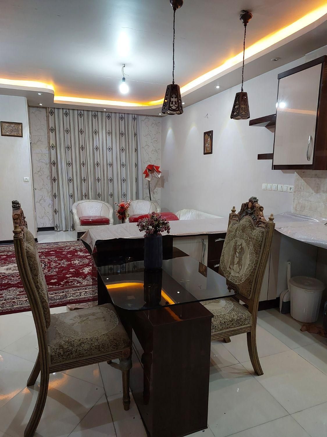 نقش جهان-ویلایی همکف و اول - مترو|اجارهٔ کوتاه‌مدت آپارتمان و سوئیت|اصفهان, سنبلستان|دیوار