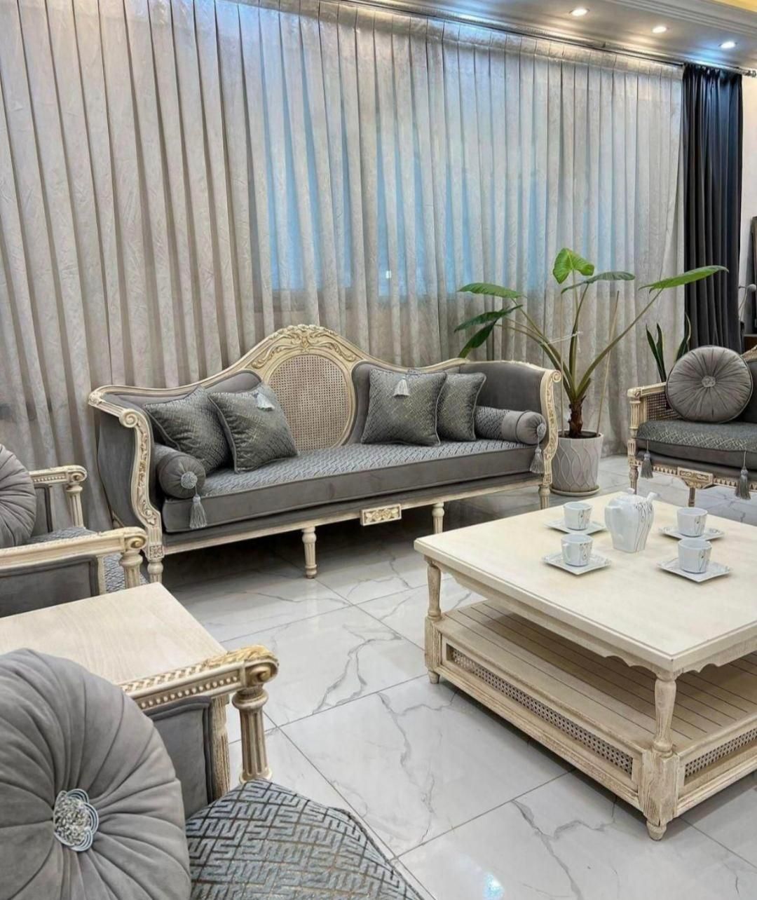 مبل کلاسیک کاجی،ابزاری ،کویین.|مبلمان خانگی و میز عسلی|رشت, سیا اسطلخ|دیوار