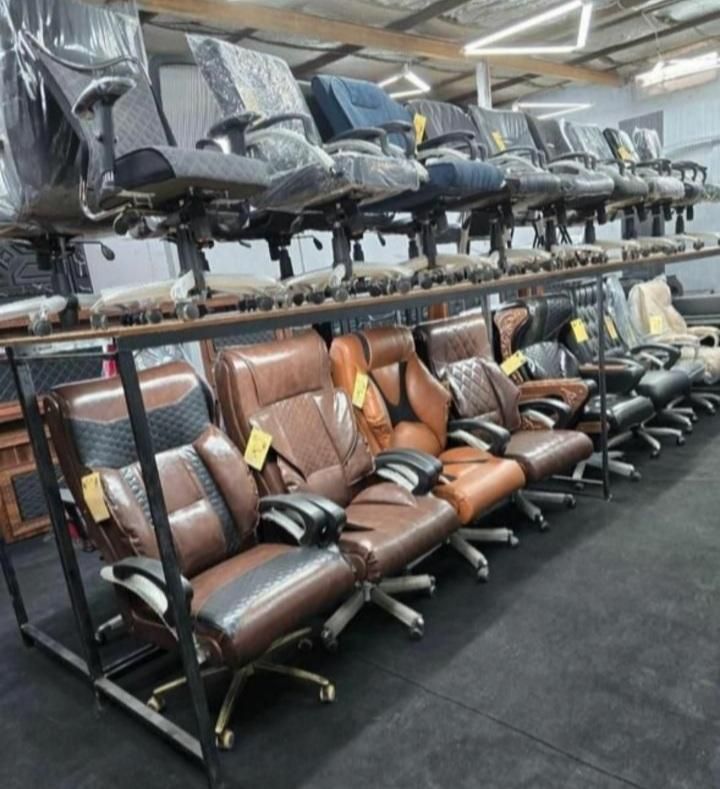 طرح های متفاوت صندلی گردان چرخ دار ادار|مبلمان اداری|رشت, پیرکلاچای|دیوار