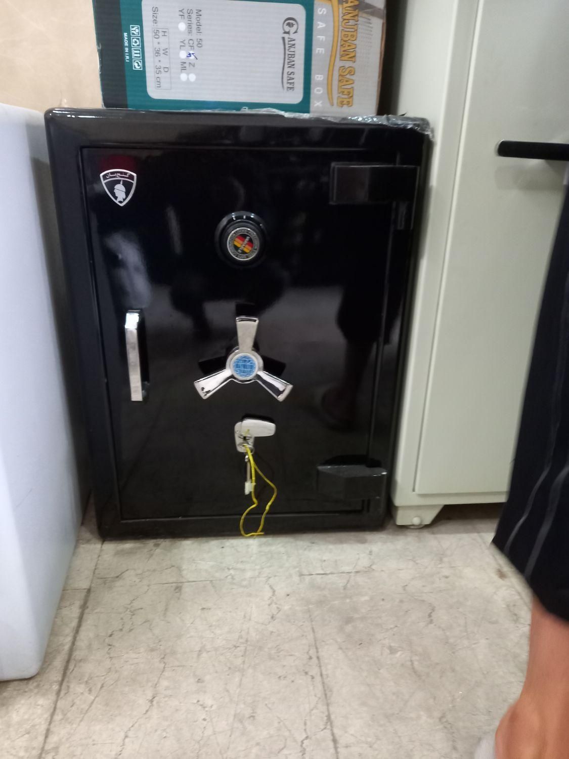 گاوصندوق سفید فروشگاه گنچ|ابزارآلات|اسلامشهر, |دیوار