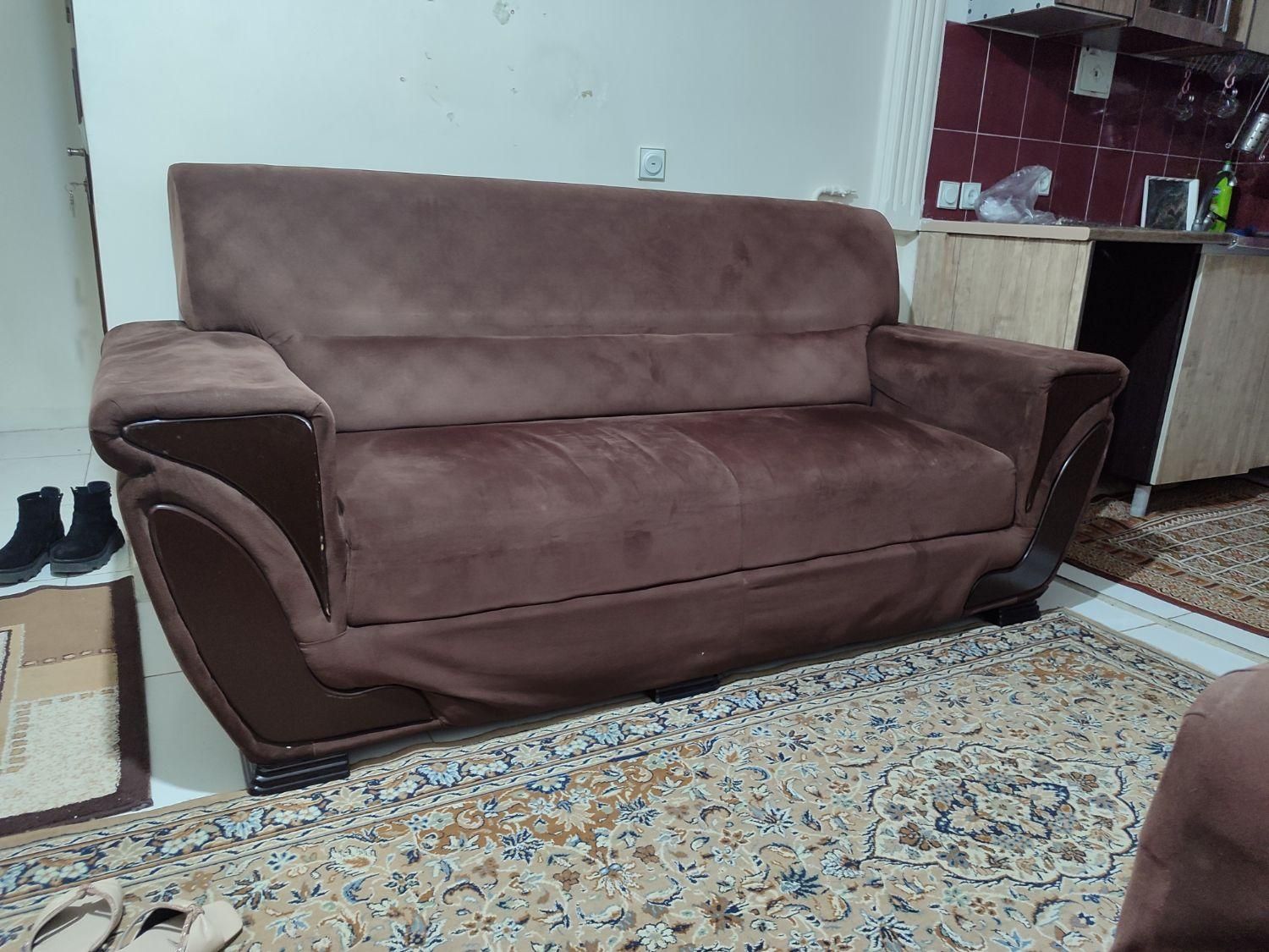 یک دست مبل ۶ نفره سالم وراحت|مبلمان خانگی و میز عسلی|تهران, تهرانپارس شرقی|دیوار