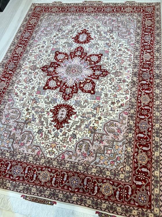 فرش۳متری هریس تبریز گل ابریشم ۵۰رج اقتصادی وشرایطی|فرش|تهران, دریاچه شهدای خلیج فارس|دیوار