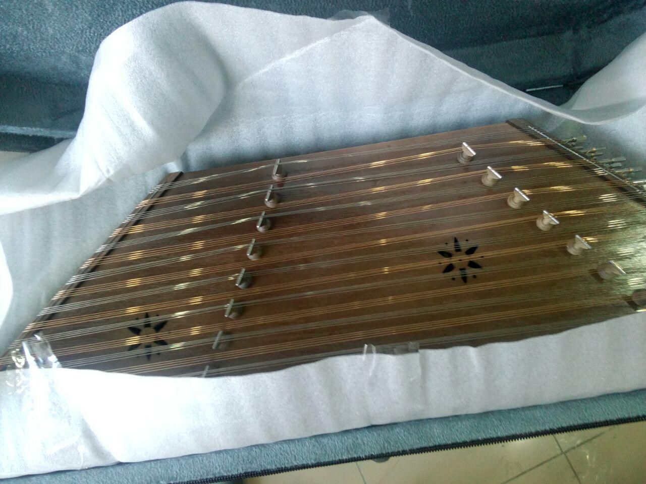 سنتور خزان سه مهر|سازهای سنتی|آبادان, |دیوار