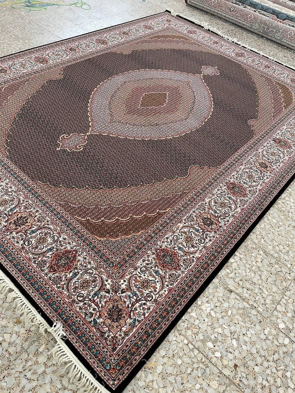 فرش ماشینی ریز ماهی اصلی تمام نخ ۷۰۰شانه|فرش|تبریز, |دیوار