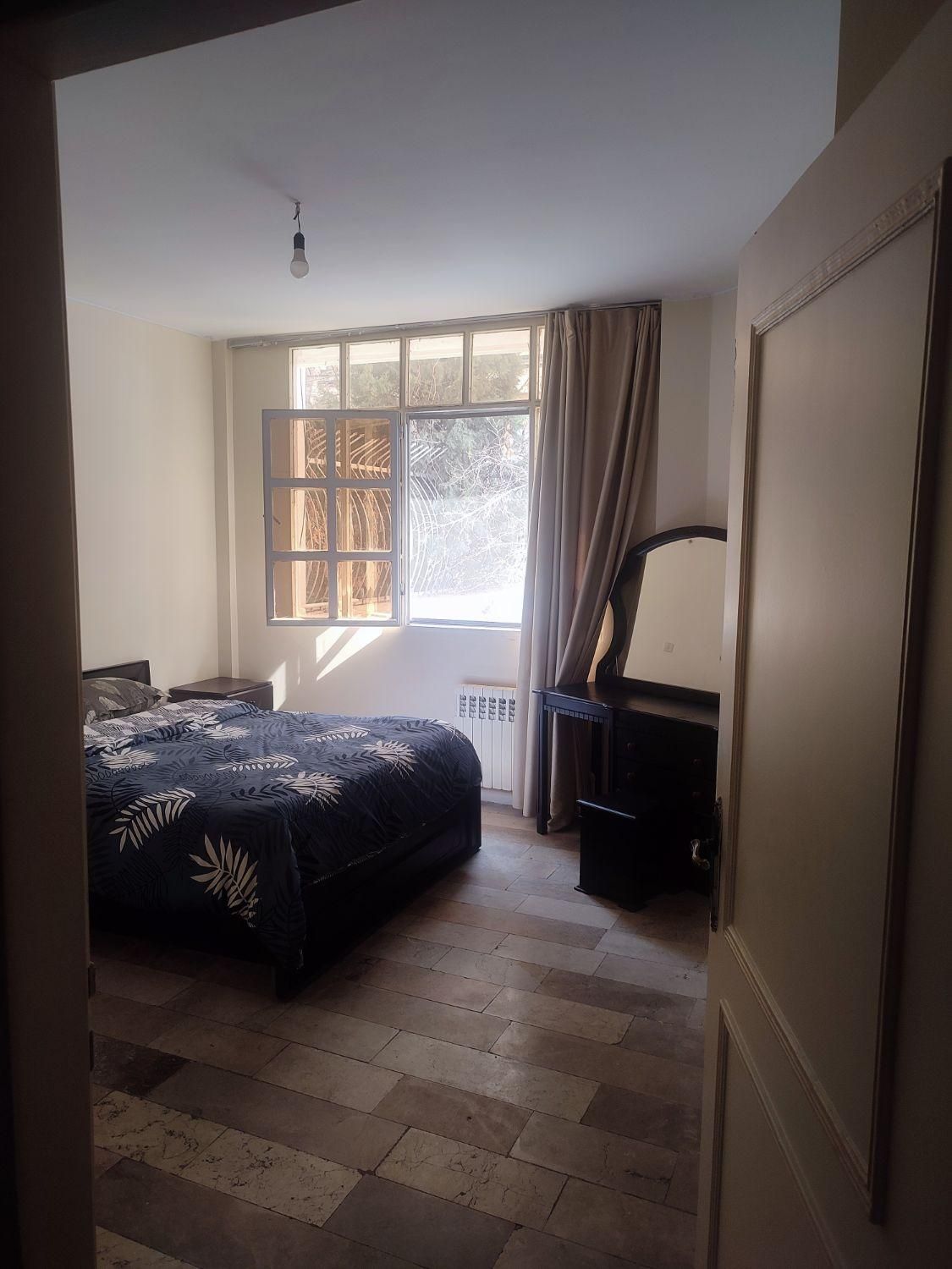 ۷۹واحد دو،تکخواب|اجارهٔ کوتاه‌مدت آپارتمان و سوئیت|تهران, درختی|دیوار