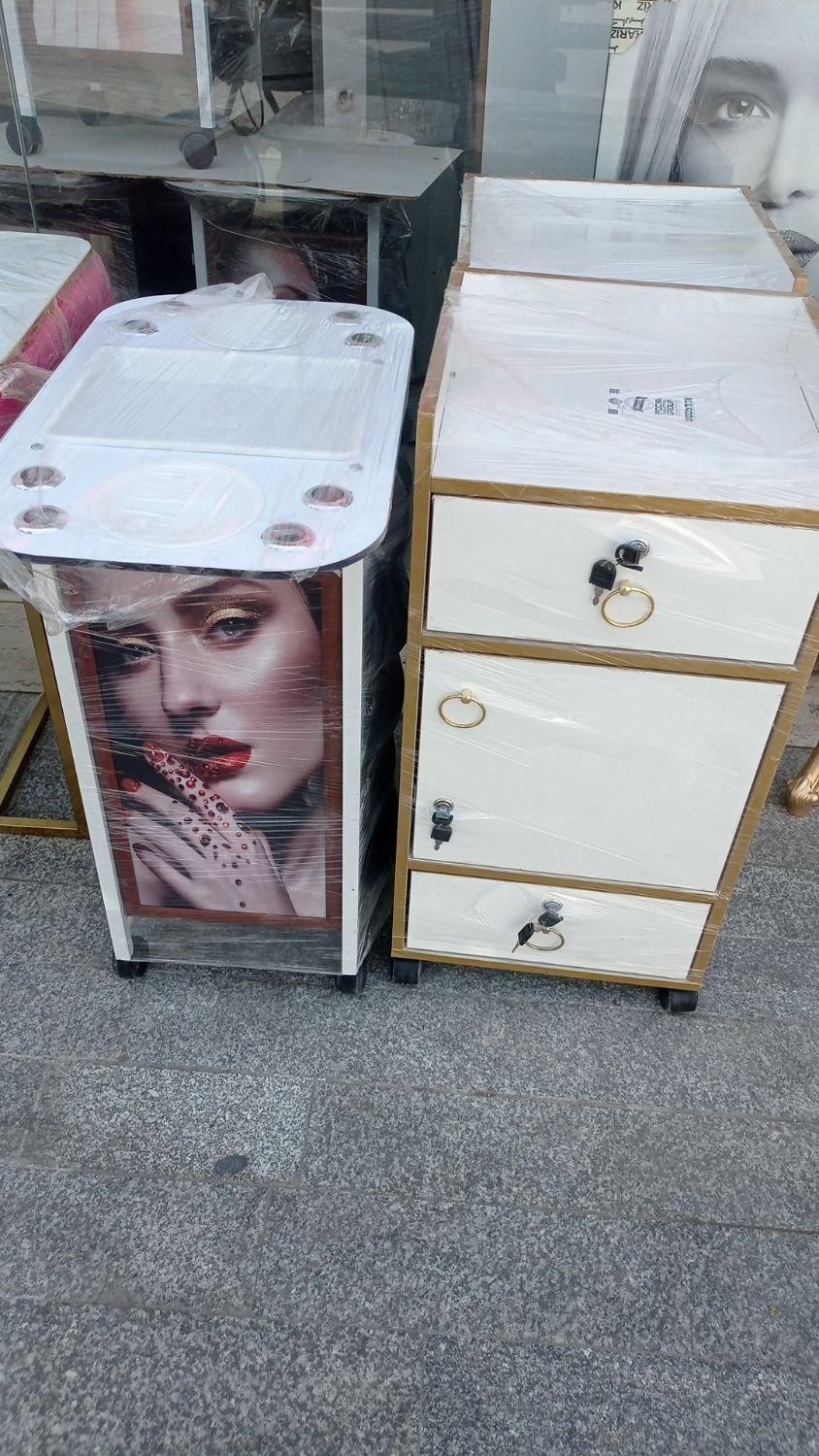 تخت دو تیکه. طلایی|آرایشگاه و سالنهای زیبایی|قم, بلوار امین و ساحلی|دیوار