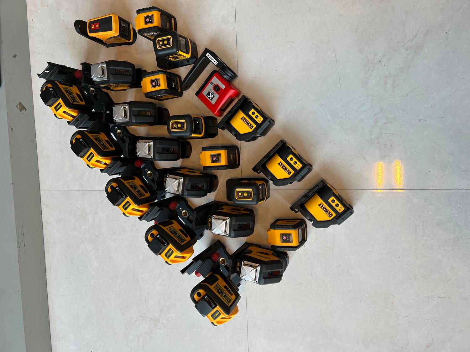 ترازلیزری دوخط تراز لیزری ۱۸۰ درجه|ابزارآلات|مشهد, هنرور|دیوار