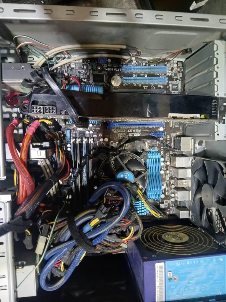 مانیتور hP کیسasus|رایانه رومیزی|کرمان, |دیوار