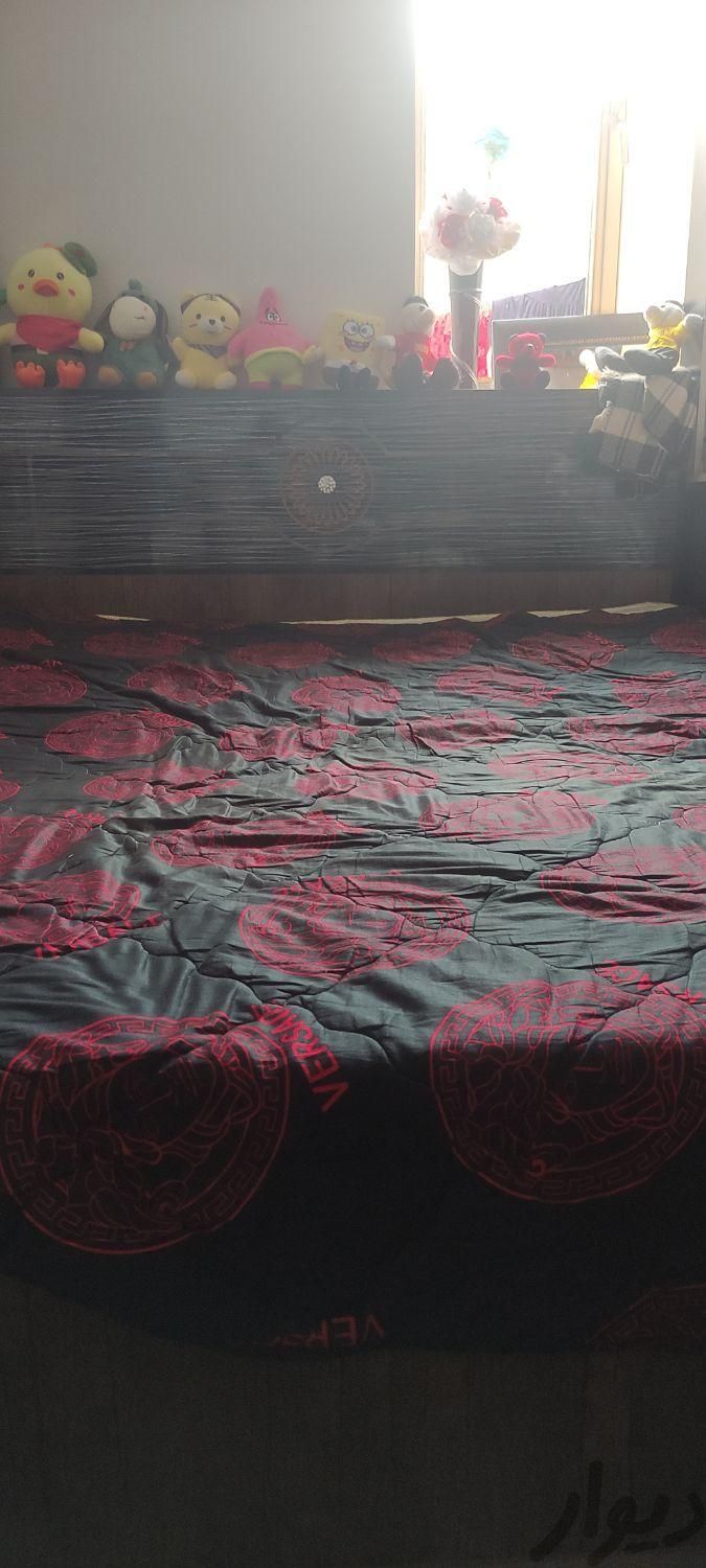 تخت وخواب همراه با تشک در حد نو چراغ ال ای دی|تخت و سرویس خواب|بناب, |دیوار