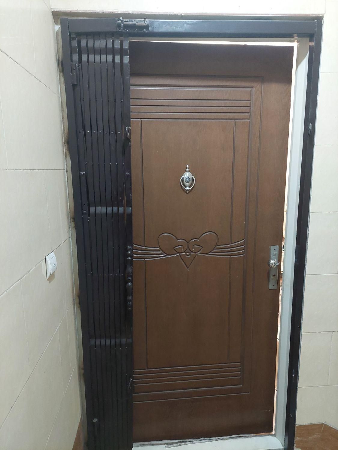 درب چوبی ورودی دست دوم بدون چارچوب|مصالح و تجهیزات ساختمان|تهران, سبلان (لشگر)|دیوار