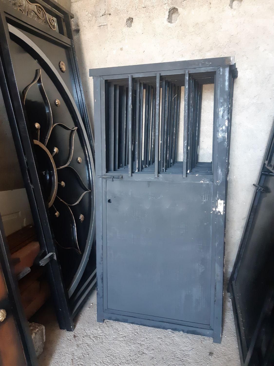 درب های انباری نو و پنجره اهنی در سایزهای مختلف|مصالح و تجهیزات ساختمان|لاهیجان, آهندان|دیوار