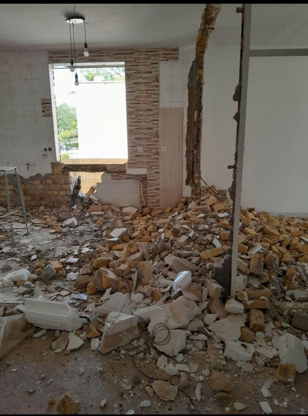 پیمانکاری تخریب ساختمان بتنی،کلنگی،چوبی|خدمات پیشه و مهارت|زنجان, |دیوار