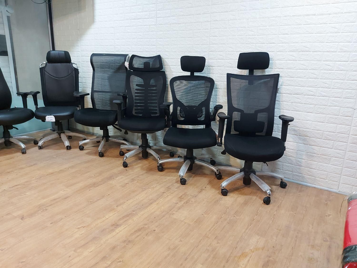 صندل کارمندی و مدیریتی مدل مدرن|دفتر کار|رشت, سعدی (تختی)|دیوار