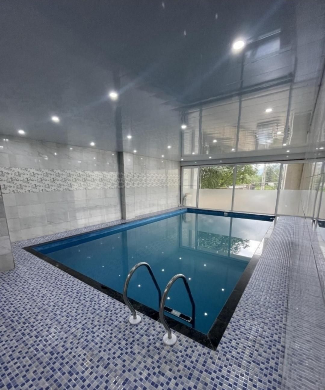 اجاره ویلا استخردار جنگلی بریتانیایی با روف گاردن|اجارهٔ کوتاه‌مدت ویلا و باغ|فومن, |دیوار