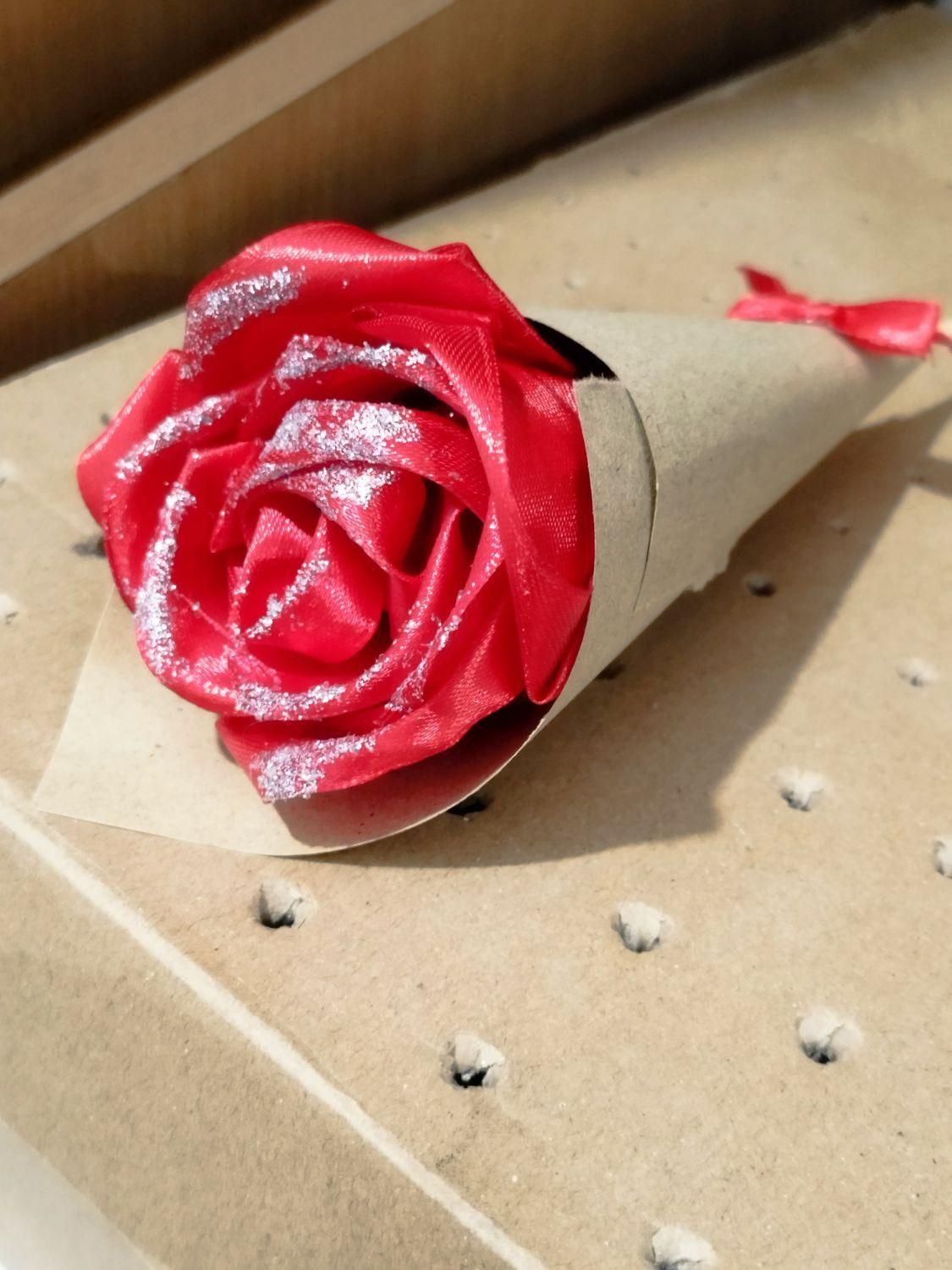 گل شاخه ای برای هدیه|گل مصنوعی|کرج, حصارک|دیوار