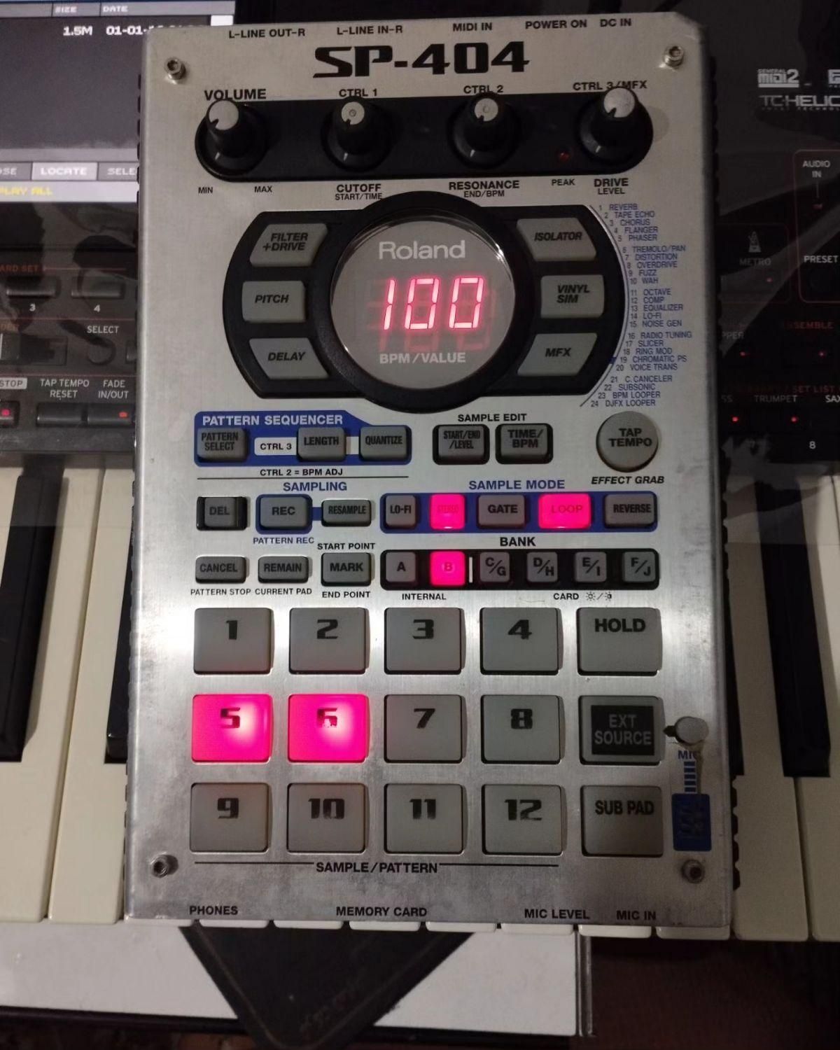 Roland404sp|گیتار، بیس، امپلیفایر|پیرانشهر, |دیوار