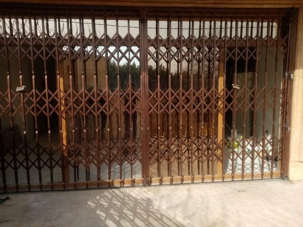 درب آکاردئون آکاردئونی حفاظ|عمده‌فروشی|شیراز, گلشن|دیوار