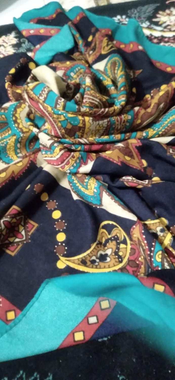 سه عدد روسری|لباس|رشت, جماران|دیوار