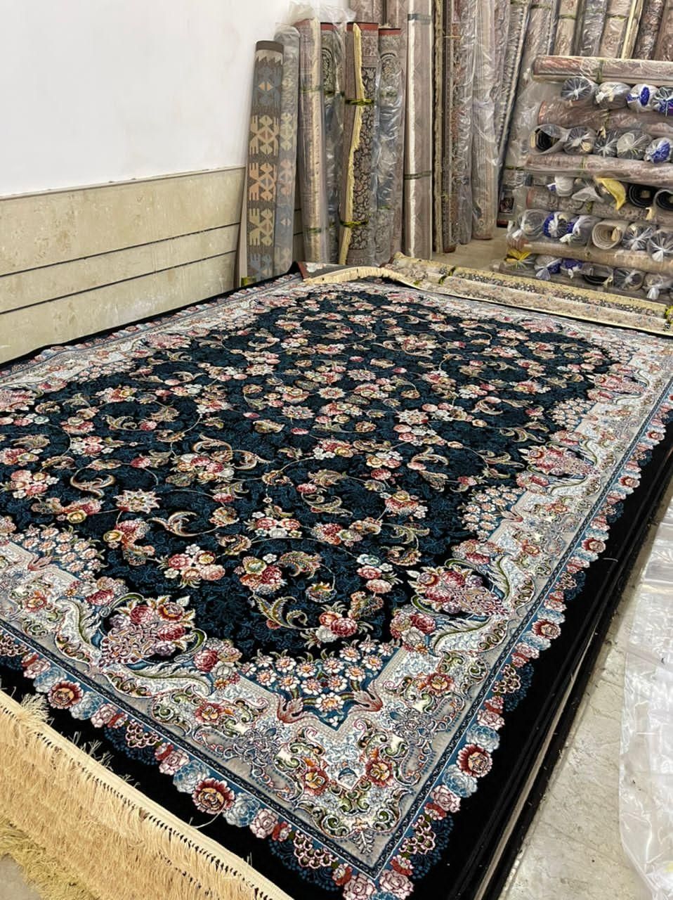 شعبه مرکزی فرش کارگر1سرتل مهر 43 هزار تخته تولیدی|فرش|بوشهر, |دیوار