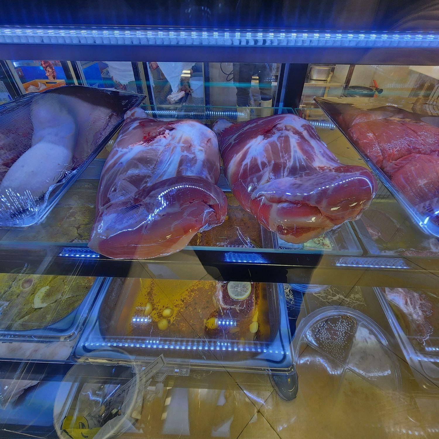 انواع گوشت تازه روز بره گوساله مرغ بوقلمون شترمرغ|خوردنی و آشامیدنی|اصفهان, احمدآباد|دیوار