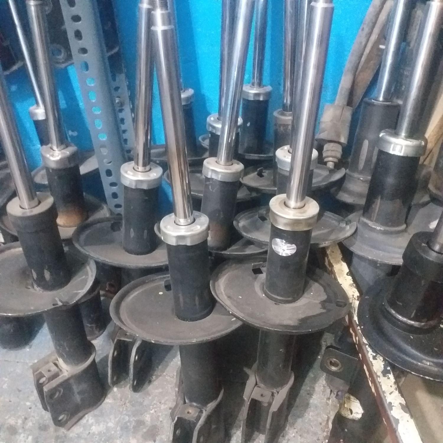 کمک فنر استوک|قطعات یدکی و لوازم جانبی|اصفهان, ولدان|دیوار