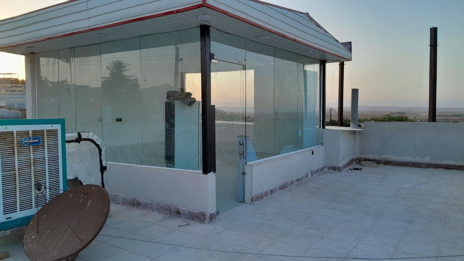 شیشه سکوریت وکرکره برقی|خدمات پیشه و مهارت|شاهرود, |دیوار